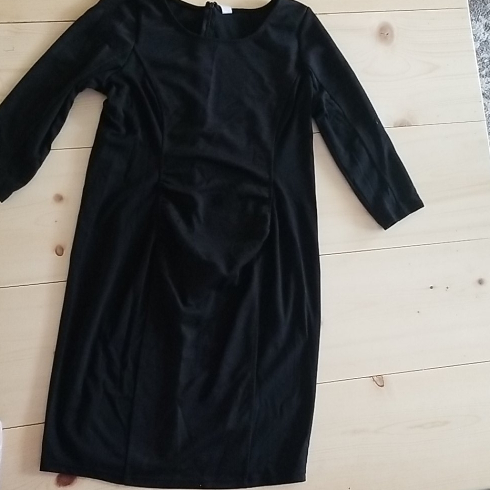 Fitted black maternity dress